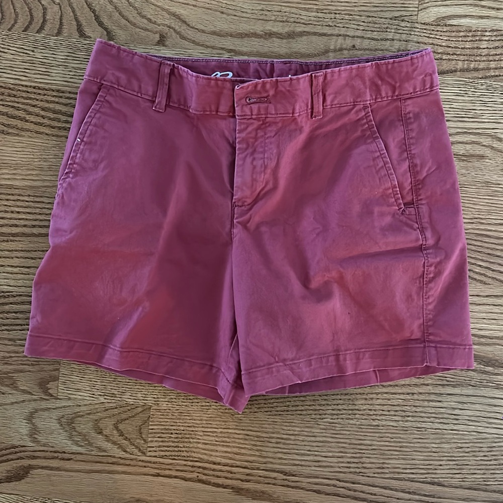 Legend wash slightly curvy Eddie Bauer shorts
